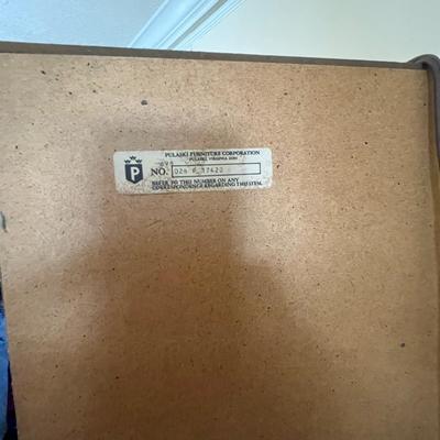 Pulaski Furniture Lighted Display Cabinet (DR-MG)