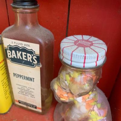 Vintage Spice Tins Case w/Tins +++