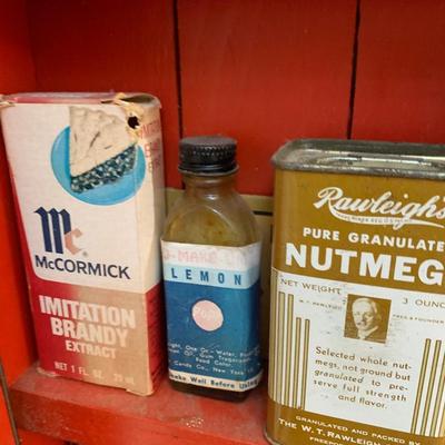 Vintage Spice Tins Case w/Tins +++