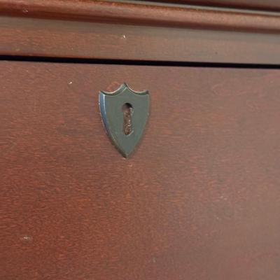 Broyhill Five-Drawer Dresser (GB-DZ)