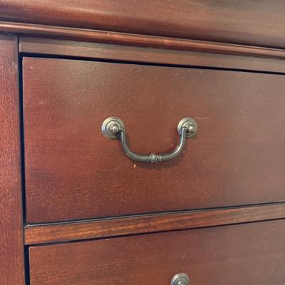 Broyhill Five-Drawer Dresser (GB-DZ)