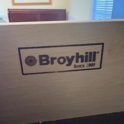 Broyhill Five-Drawer Dresser (GB-DZ)