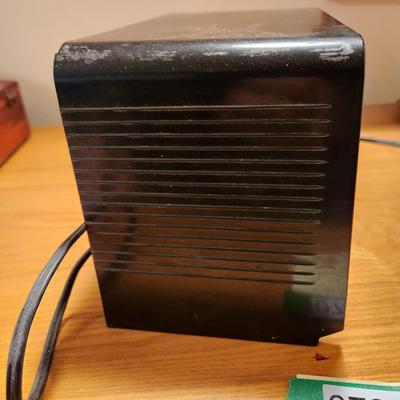 Philips AM Tube Radio Made in Holland Powers up