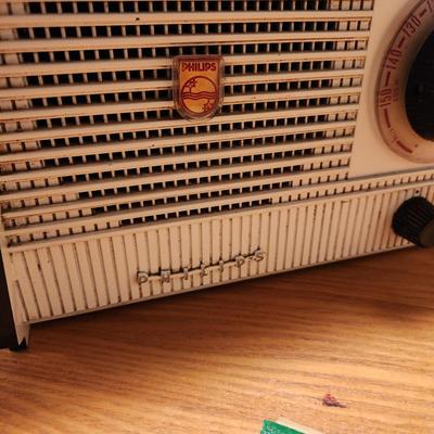 Philips AM Tube Radio Made in Holland Powers up