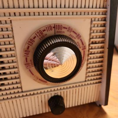 Philips AM Tube Radio Made in Holland Powers up