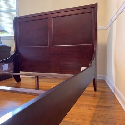 Wooden Sleigh Bed by Broyhill (GB-DZ)