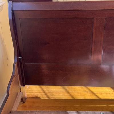 Wooden Sleigh Bed by Broyhill (GB-DZ)