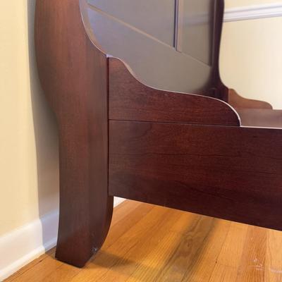 Wooden Sleigh Bed by Broyhill (GB-DZ)