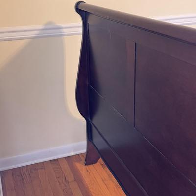 Wooden Sleigh Bed by Broyhill (GB-DZ)