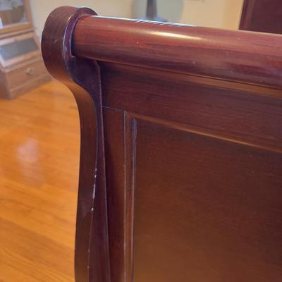 Wooden Sleigh Bed by Broyhill (GB-DZ)