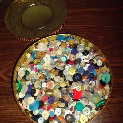 Vintage Sewing Tin with Nice Selection of Buttons- Approx 7 3/4" in Diameter, 2 3/4" Deep