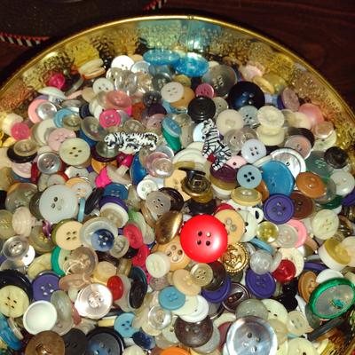 Vintage Sewing Tin with Nice Selection of Buttons- Approx 7 3/4" in Diameter, 2 3/4" Deep