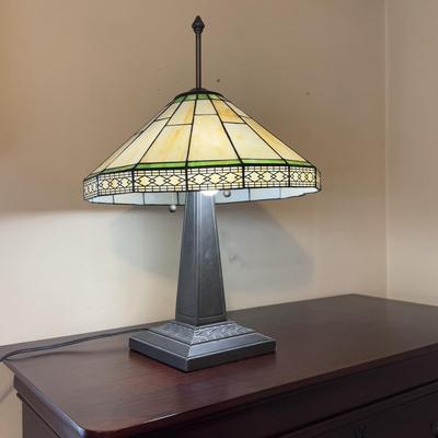 Tiffany Style Stained Glass Table Lamp (GB-DZ)