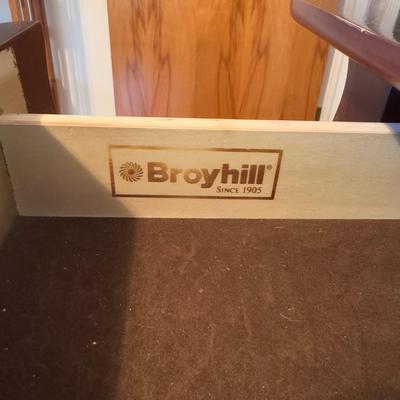 Broyhill Eight Drawer Dresser w/ Attached Mirror (GB-DZ)
