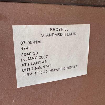 Broyhill Eight Drawer Dresser w/ Attached Mirror (GB-DZ)