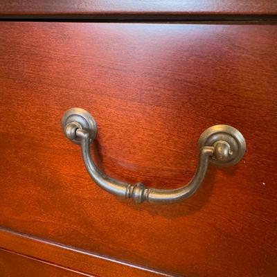 Broyhill Eight Drawer Dresser w/ Attached Mirror (GB-DZ)