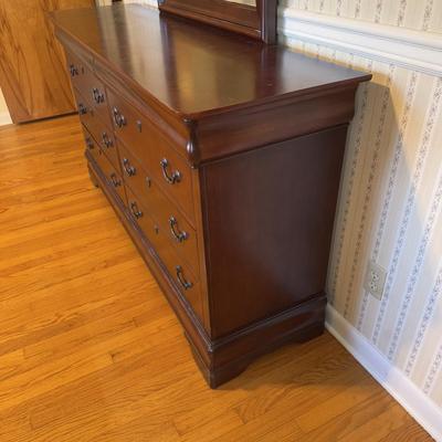 Broyhill Eight Drawer Dresser w/ Attached Mirror (GB-DZ)
