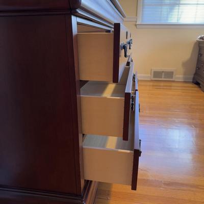 Broyhill Eight Drawer Dresser w/ Attached Mirror (GB-DZ)