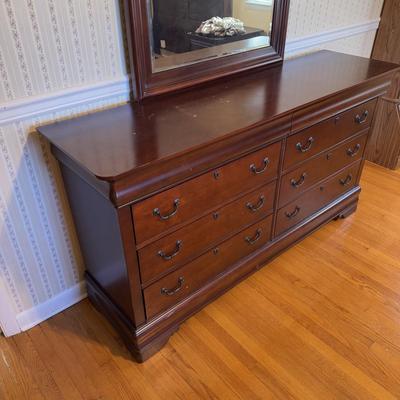 Broyhill Eight Drawer Dresser w/ Attached Mirror (GB-DZ)
