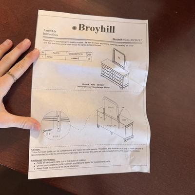 Broyhill Eight Drawer Dresser w/ Attached Mirror (GB-DZ)