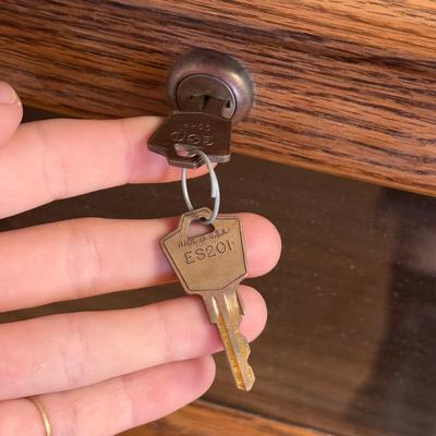 Remington Wooden Gun Cabinet w/ Keys (GB-DZ)