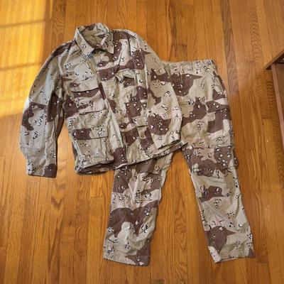 Army Desert Storm Camo Jacket and Pants - Men’s Large (GB-DZ)