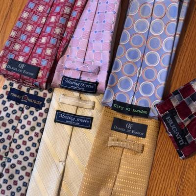 Brooks Bros, Jos A Banks, Tommy Hilfiger, and More with Pocket Squares (GB-DZ)