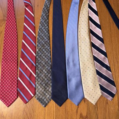 Brooks Bros, Jos A Banks, Tommy Hilfiger, and More with Pocket Squares (GB-DZ)