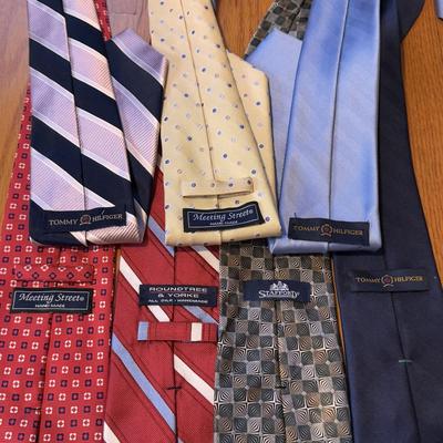 Brooks Bros, Jos A Banks, Tommy Hilfiger, and More with Pocket Squares (GB-DZ)