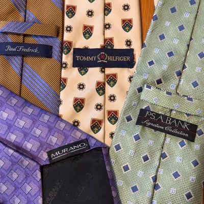Brooks Bros, Jos A Banks, Tommy Hilfiger, and More with Pocket Squares (GB-DZ)