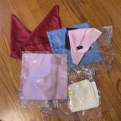 Brooks Bros, Jos A Banks, Tommy Hilfiger, and More with Pocket Squares (GB-DZ)
