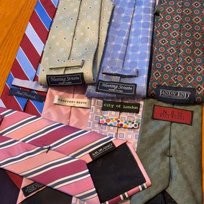 Brooks Bros, Jos A Banks, Tommy Hilfiger, and More with Pocket Squares (GB-DZ)