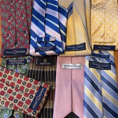 Brooks Bros, Jos A Banks, Tommy Hilfiger, and More with Pocket Squares (GB-DZ)