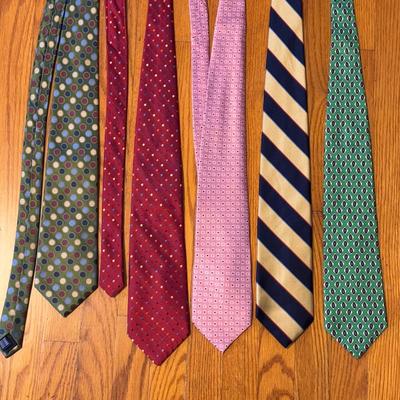 Brooks Bros, Jos A Banks, Tommy Hilfiger, and More with Pocket Squares (GB-DZ)