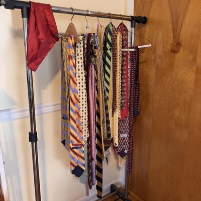 Brooks Bros, Jos A Banks, Tommy Hilfiger, and More with Pocket Squares (GB-DZ)