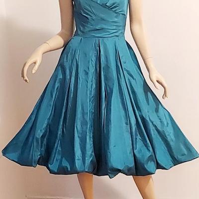 Vtg 50-60s Fit & Flare Shantung dress w/Crinoline