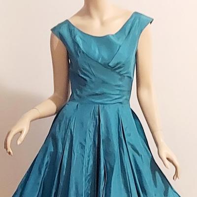 Vtg 50-60s Fit & Flare Shantung dress w/Crinoline