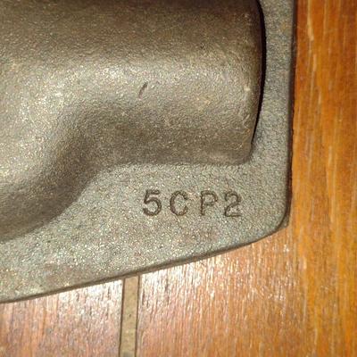 Lodge (5CP2) Cast Iron Cactus Shaped Pan- Approx 15 1/2" x 5 3/4"