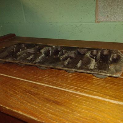 Lodge (5CP2) Cast Iron Cactus Shaped Pan- Approx 15 1/2" x 5 3/4"