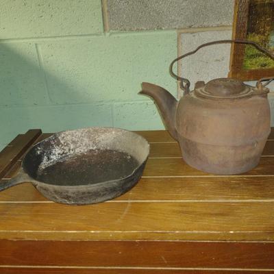 Cast Iron Humidifier Pot and Skillet