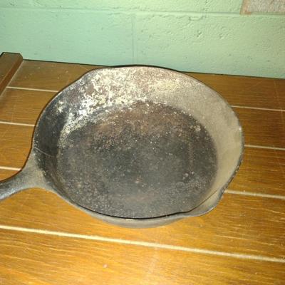 Cast Iron Humidifier Pot and Skillet