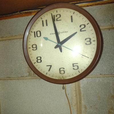 Vintage General Electric Wall Clock- Approx 13" in Diameter