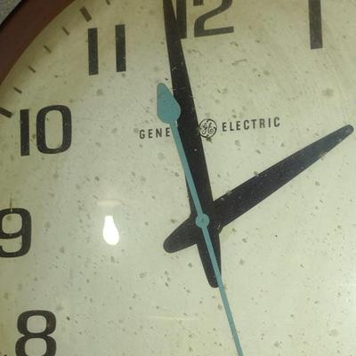 Vintage General Electric Wall Clock- Approx 13" in Diameter