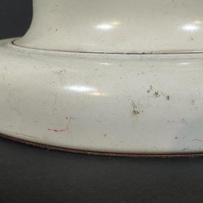 LOT 113: Vintage Toleware Table Lamp