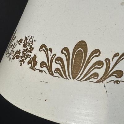 LOT 113: Vintage Toleware Table Lamp