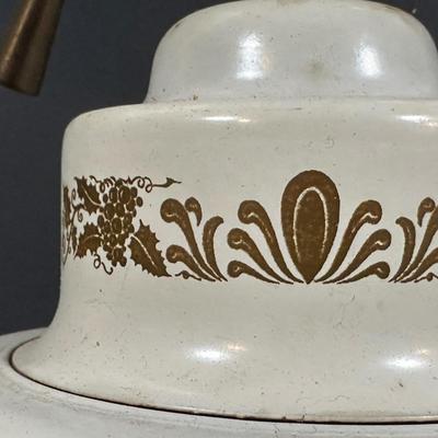 LOT 113: Vintage Toleware Table Lamp