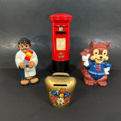 LOT 119: Vintage Piggy Banks