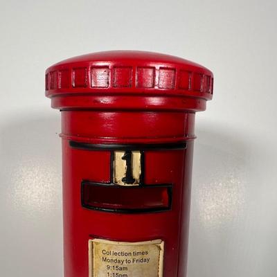 LOT 119: Vintage Piggy Banks