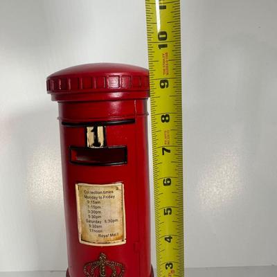 LOT 119: Vintage Piggy Banks