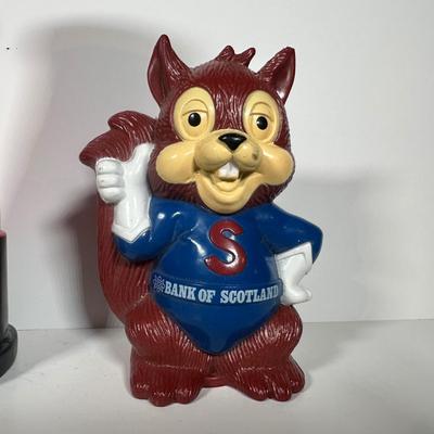 LOT 119: Vintage Piggy Banks